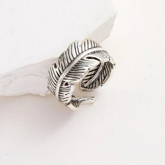 Antique Silver Feather Cuff Ring ✨️ - Picture 7 of 9